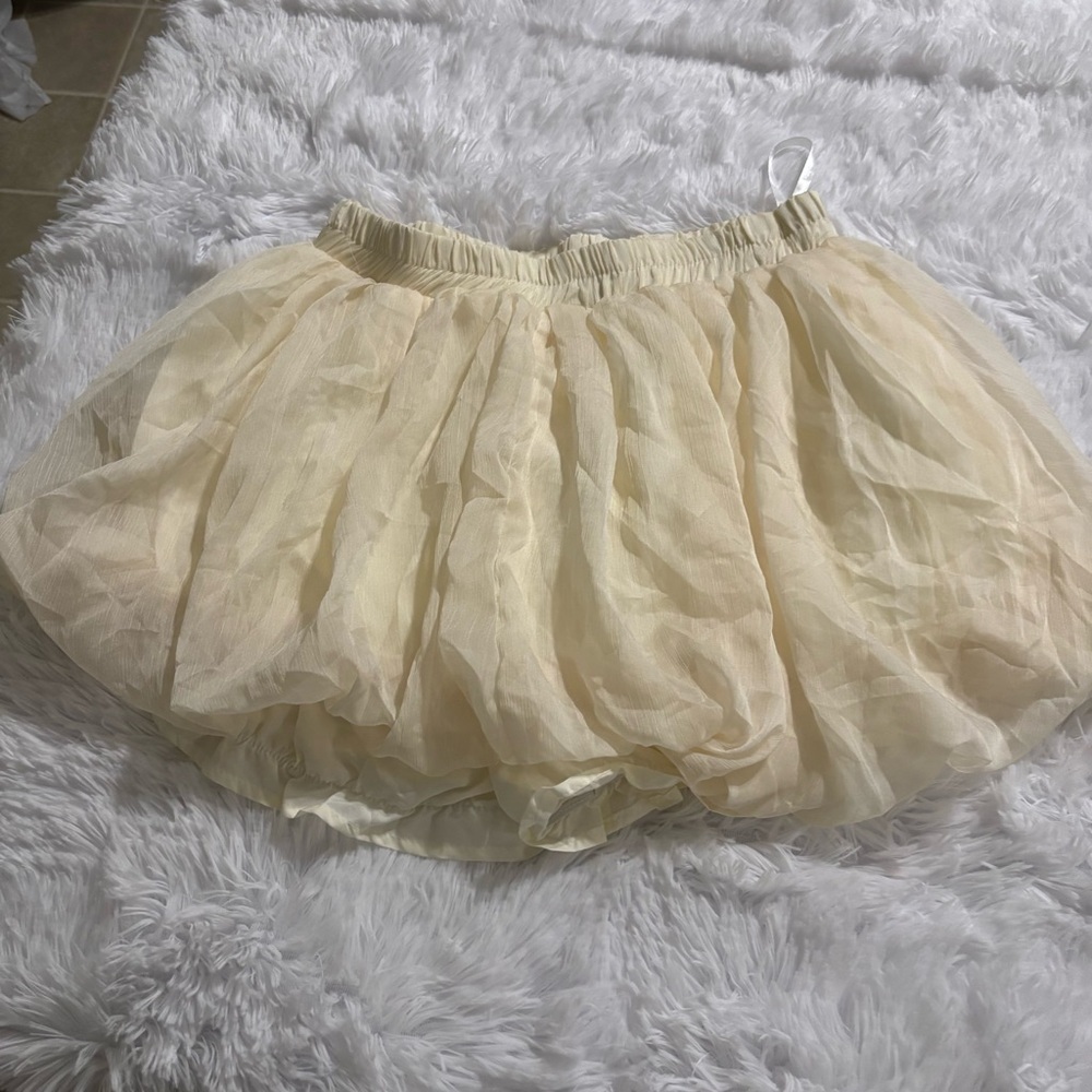 Chic Cream Blouse by - Picture 3 of 8